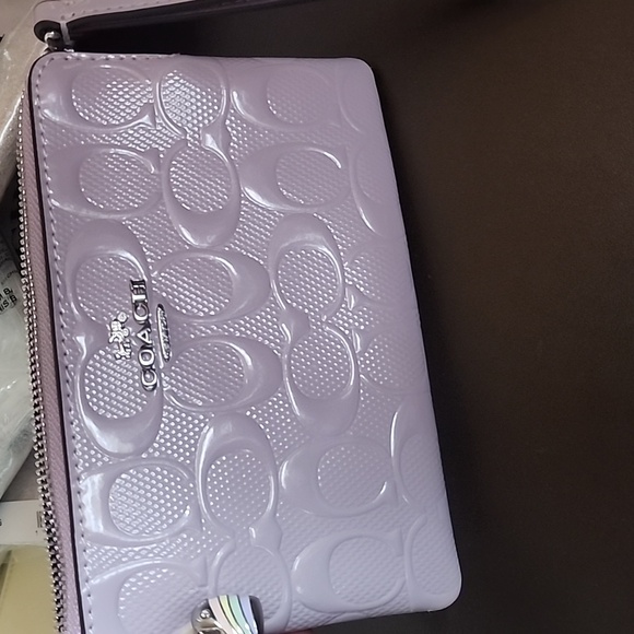Coach Light Purple C Embossed Wristlet W/Coach heart Charm Nwt - Picture 2 of 6